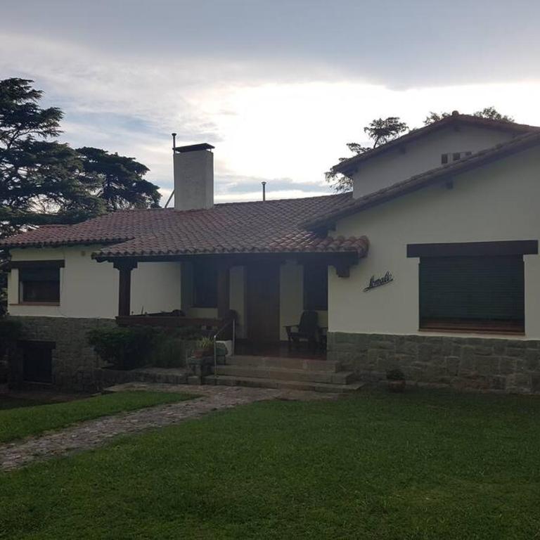 Amplia Casona de Estilo en La Falda - Casa de 4 dormitorios - 5