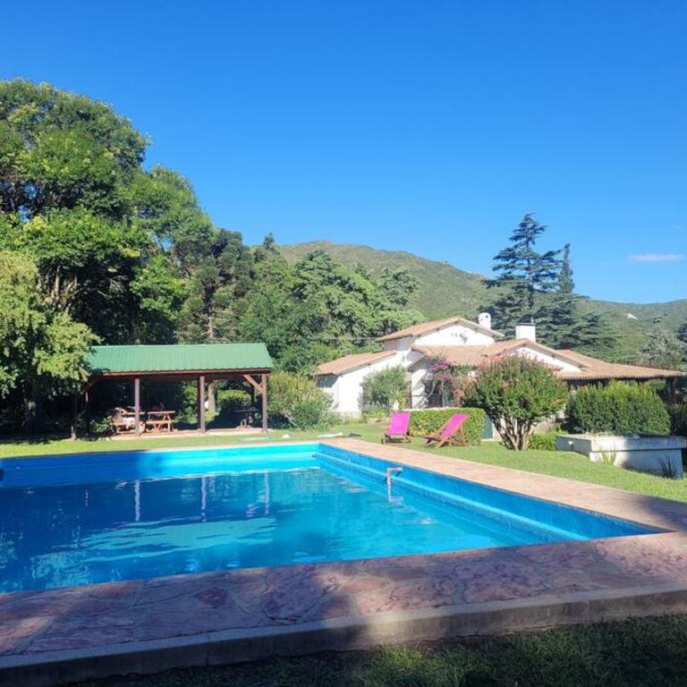 Amplia Casona de Estilo en La Falda - Casa de 4 dormitorios - 39