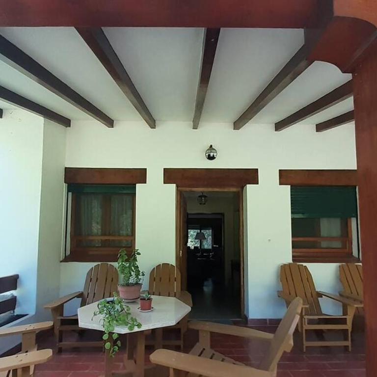Amplia Casona de Estilo en La Falda - Casa de 4 dormitorios - 52