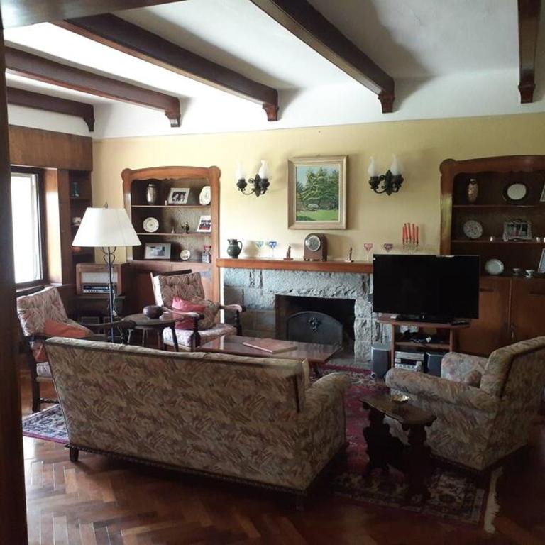 Amplia Casona de Estilo en La Falda - Casa de 4 dormitorios - 53