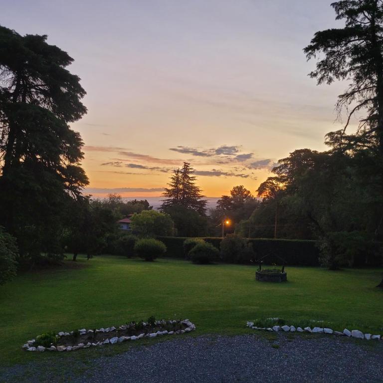 Amplia Casona de Estilo en La Falda - Four-Bedroom House - 3