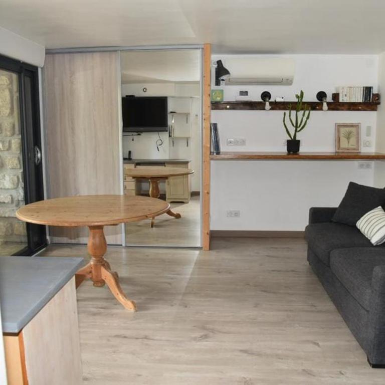 Rez de chaussée de Villa Marseille 9ème - Appartement 1 Chambre - 5
