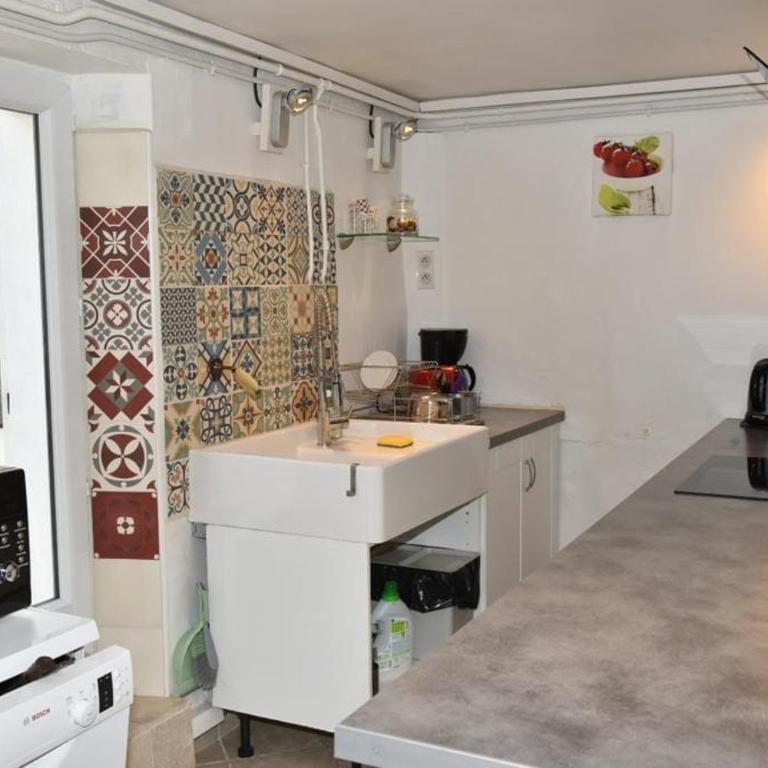 Rez de chaussée de Villa Marseille 9ème - Appartement 1 Chambre - 20