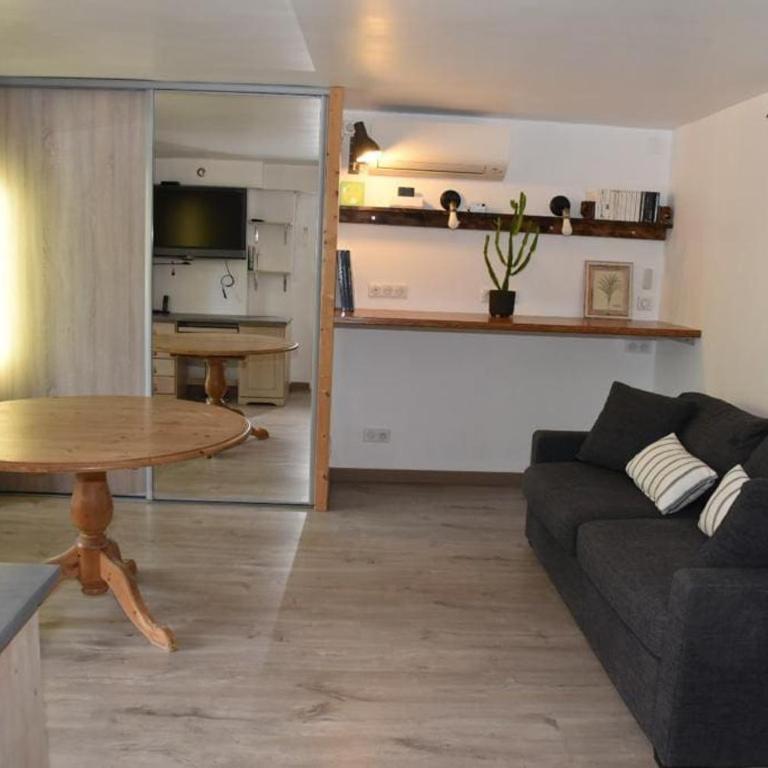 Rez de chaussée de Villa Marseille 9ème - Appartement 1 Chambre - 3