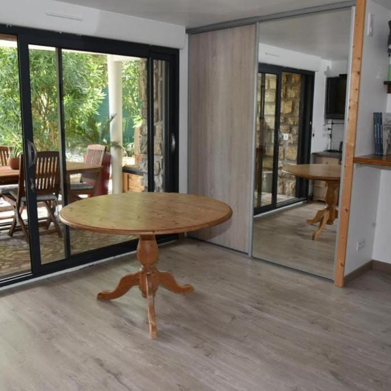 Rez de chaussée de Villa Marseille 9ème - Appartement 1 Chambre - 7