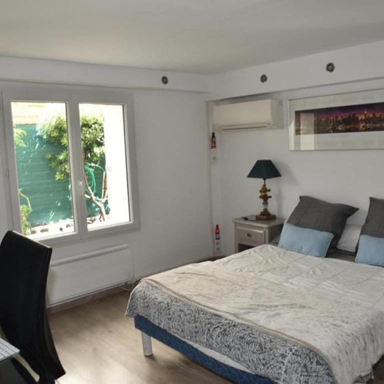 Rez de chaussée de Villa Marseille 9ème - Appartement 1 Chambre - 13