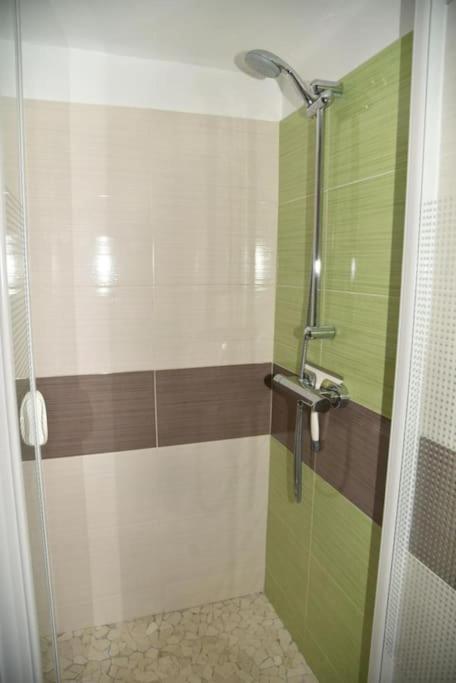 Rez de chaussée de Villa Marseille 9ème - Appartement 1 Chambre - 19