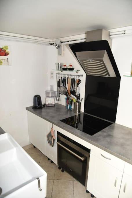 Rez de chaussée de Villa Marseille 9ème - Appartement 1 Chambre - 23