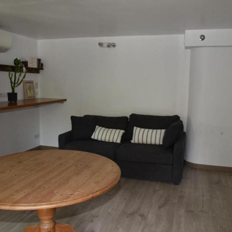 Rez de chaussée de Villa Marseille 9ème - Appartement 1 Chambre - 8