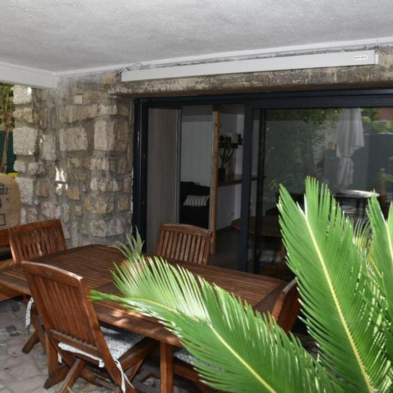 Rez de chaussée de Villa Marseille 9ème - Appartement 1 Chambre - 26