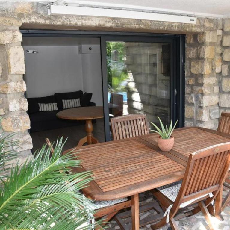 Rez de chaussée de Villa Marseille 9ème - Appartement 1 Chambre - 25