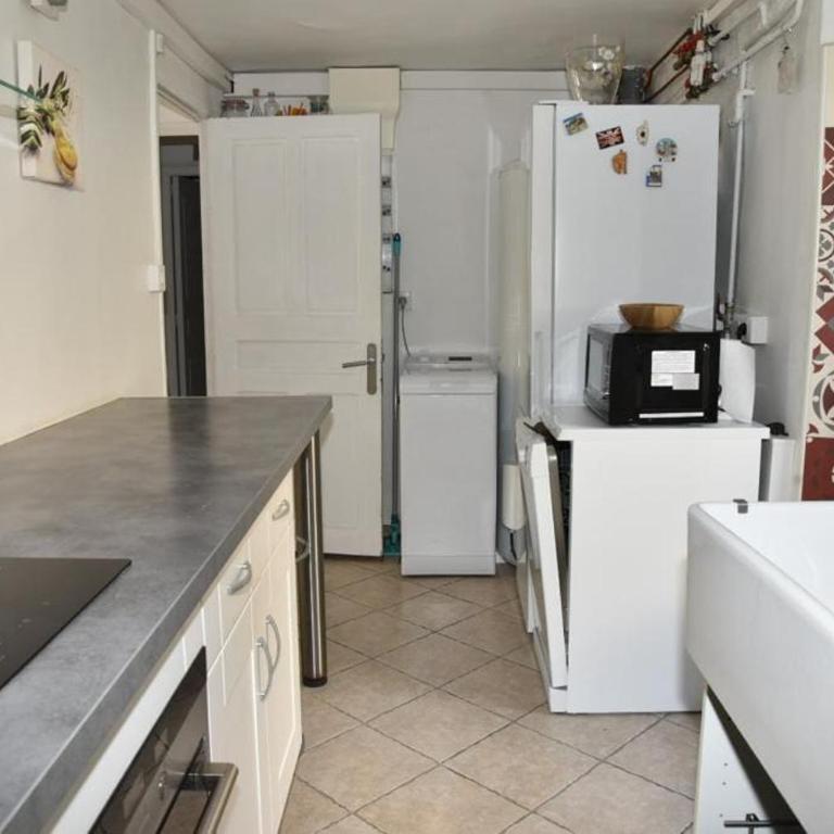 Rez de chaussée de Villa Marseille 9ème - Appartement 1 Chambre - 24