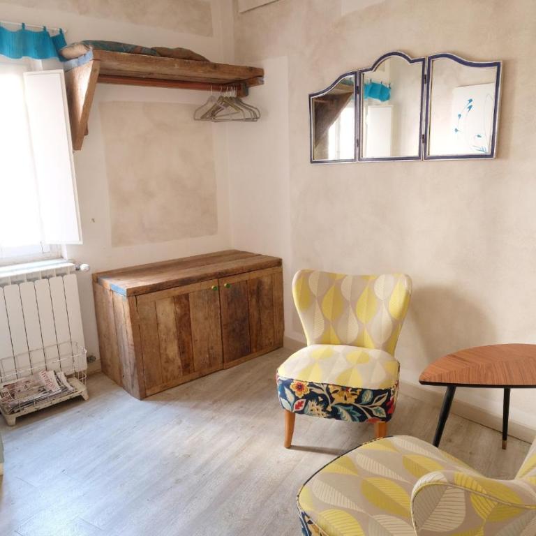 La Boheme suite with AC and wifi - Apartment - 11
