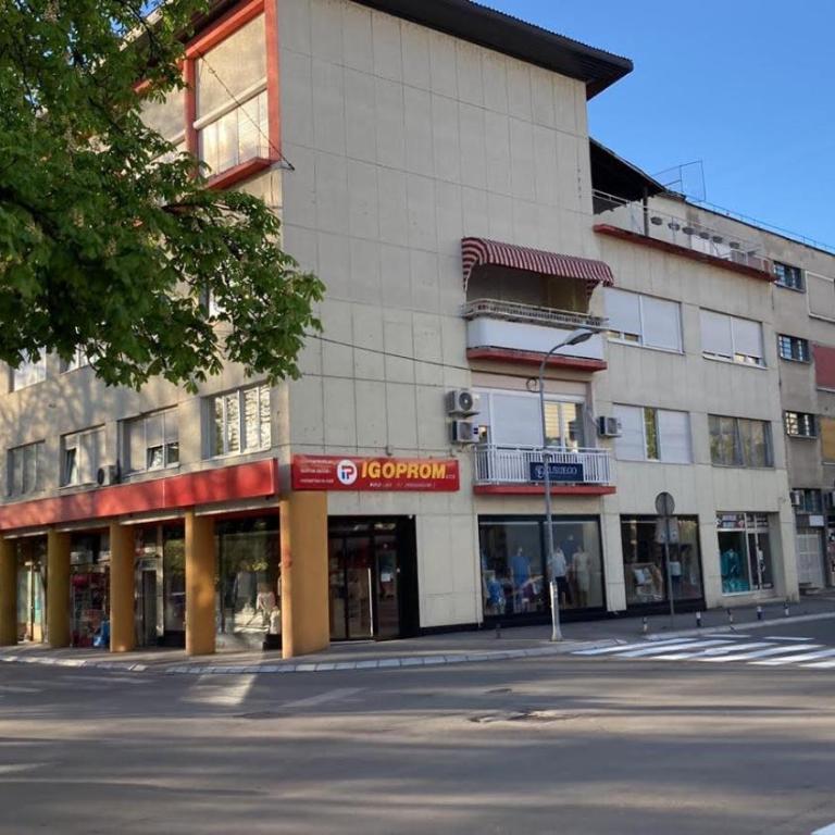 Penthouse stan 80m2, terasa 36m2, garaža... centar Banja Luke - gradski park - Two-Bedroom Apartment - 2