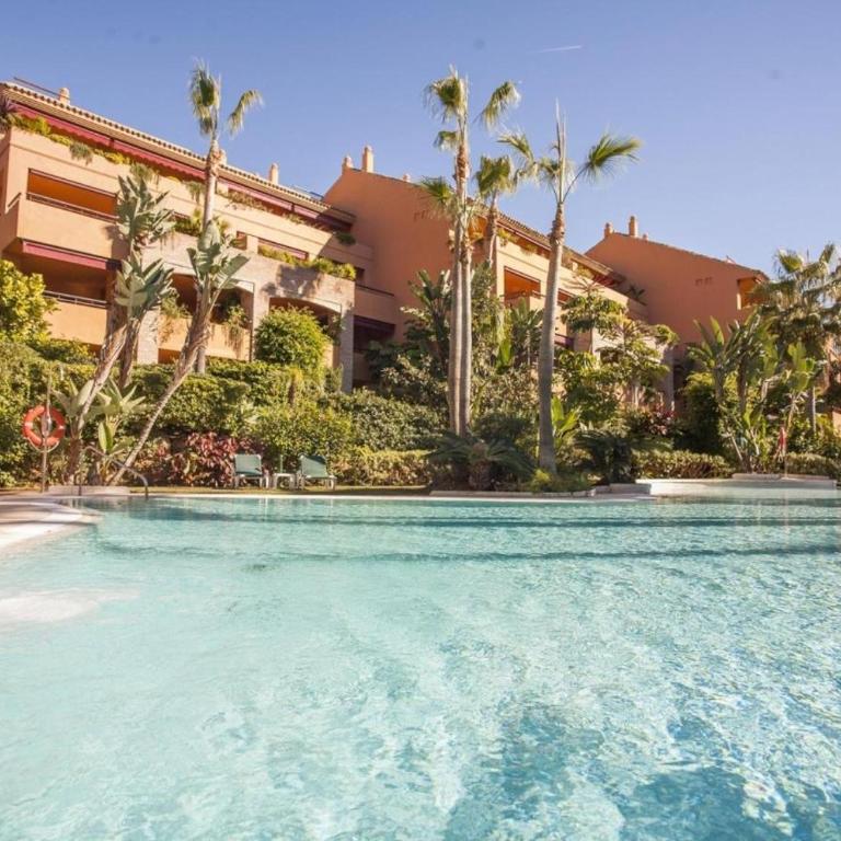 Beautiful 5 * Penthouse very near the beach - Three-Bedroom Apartment - 2