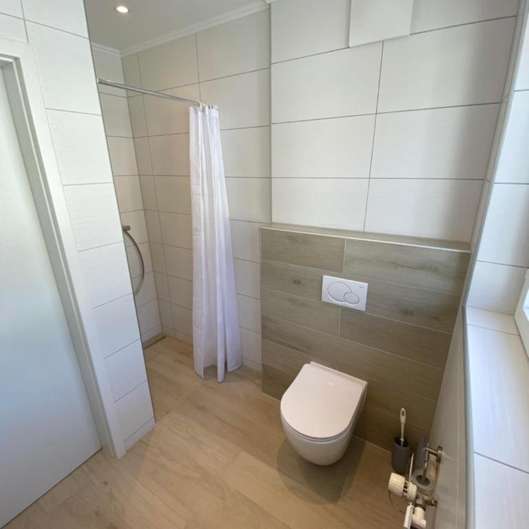 Haus am Hügel - Apartment mit Dusche - 15