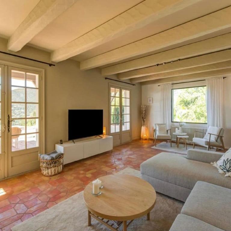 Villa in Cavalaire with Sea View & Pool - Villa mit 5 Schlafzimmern - 2