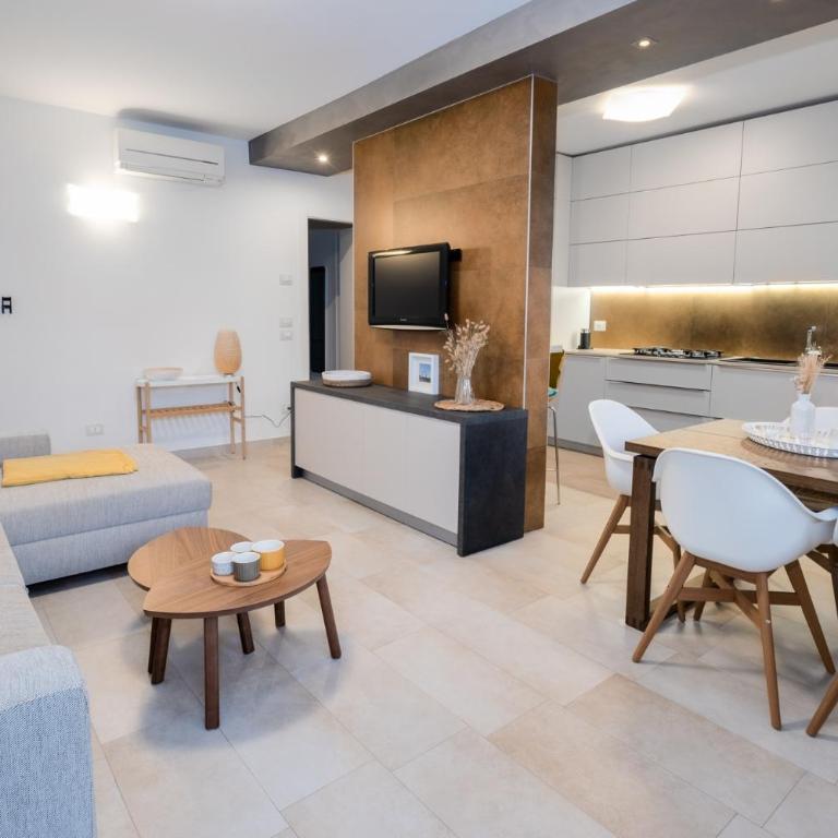 Riviera degli Ulivi - Terrace over the castle - Two-Bedroom Apartment - 2