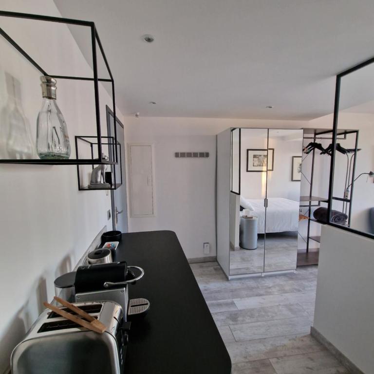 Sanaritz - Deluxe Studio with Sea View - 2