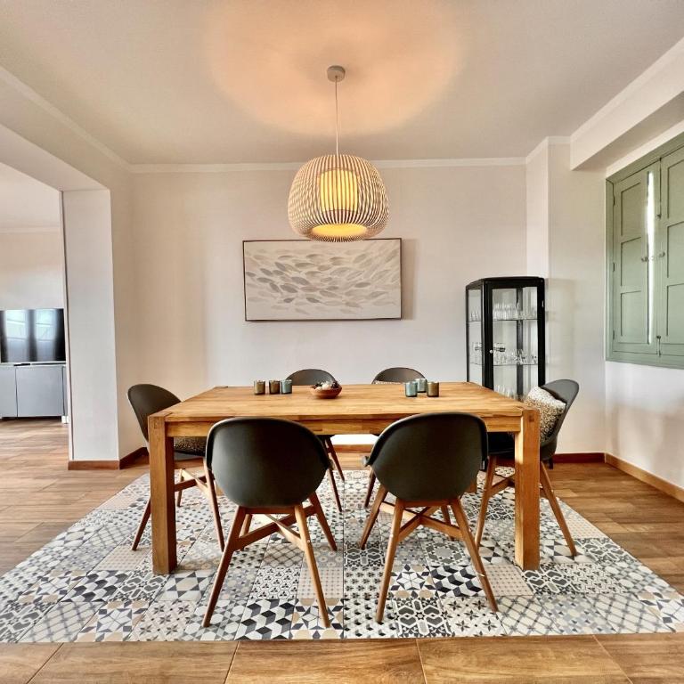 Downtown apartment by United renters - Three-Bedroom Apartment - 1