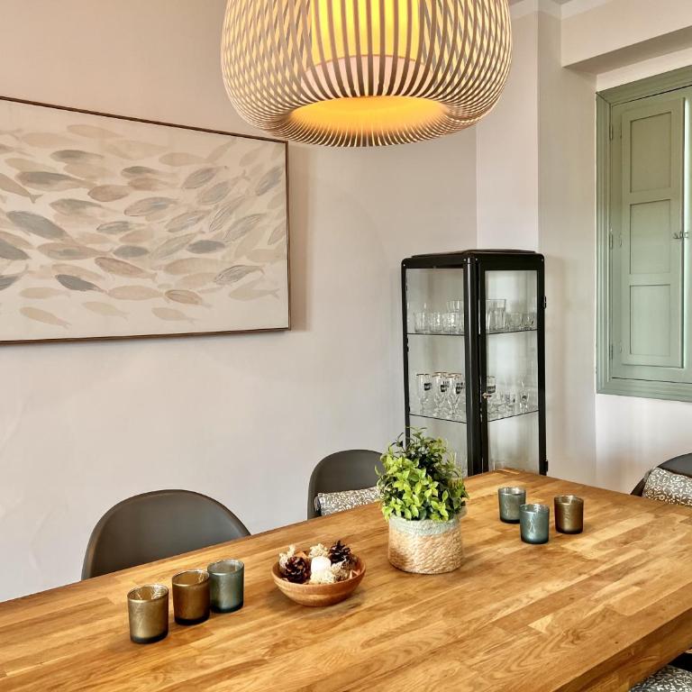 Downtown apartment by United renters - Three-Bedroom Apartment - 16