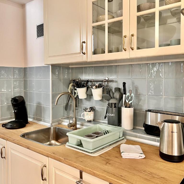 Downtown apartment by United renters - Three-Bedroom Apartment - 22