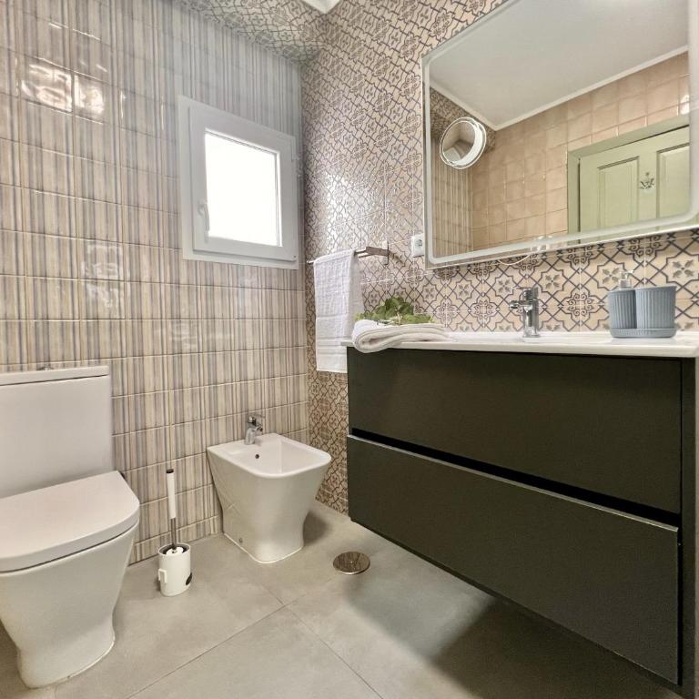 Downtown apartment by United renters - Three-Bedroom Apartment - 23