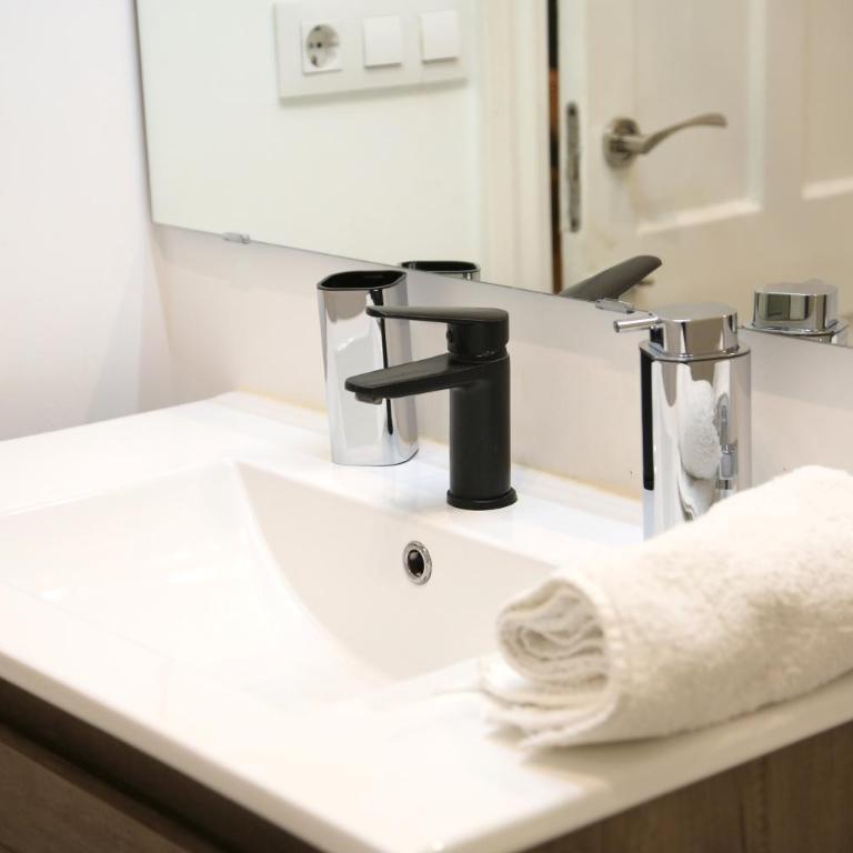 PISO EXCLUSIVO FRENTE AL CASCO VIEJO CON PARKING GRATIs - Apartment - 36