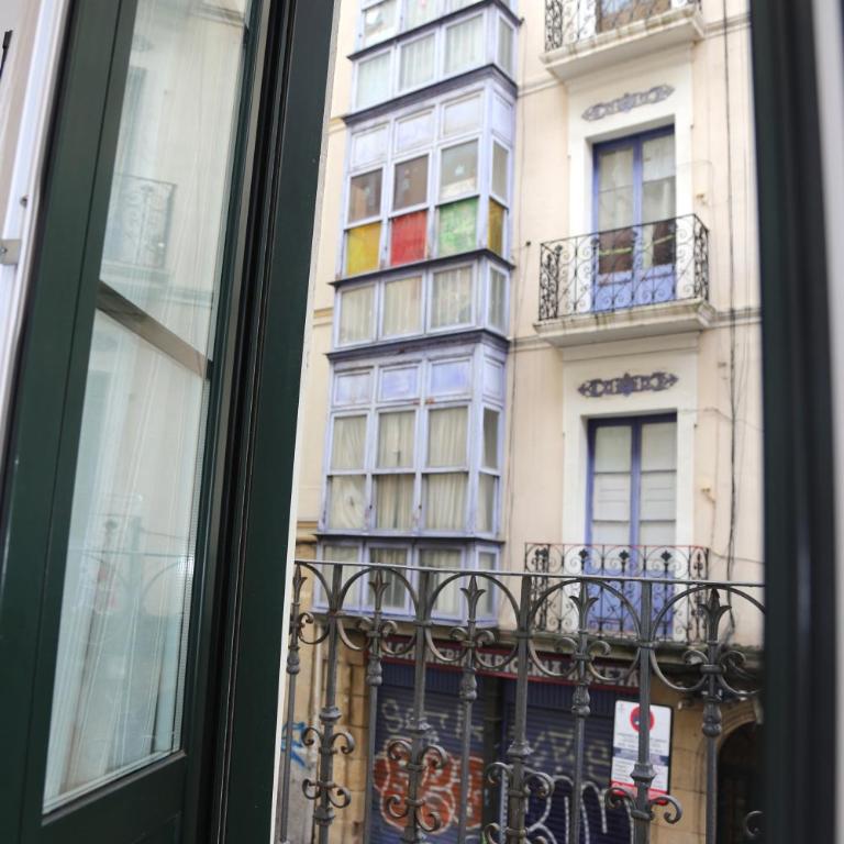PISO EXCLUSIVO FRENTE AL CASCO VIEJO CON PARKING GRATIs - Apartment - 13