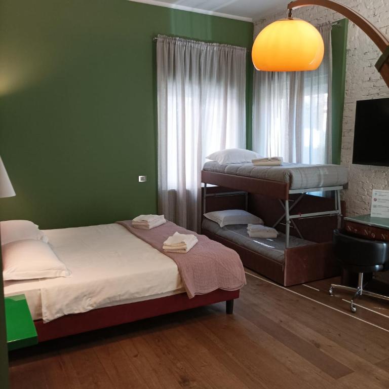 Rooms Via Diaz - Camera Familiare Superior - 1