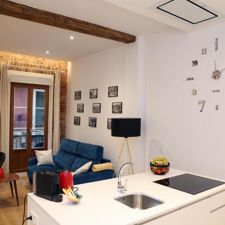 Piso Moderno a 2 minutos del Casco Viejo con Parking Gratis - Two-Bedroom Apartment - 2