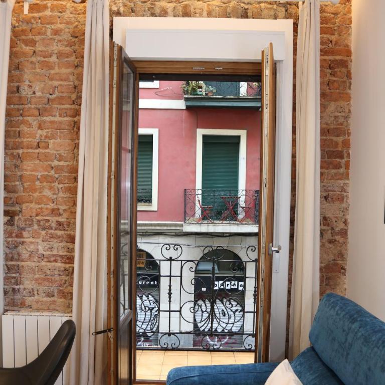 Piso Moderno a 2 minutos del Casco Viejo con Parking Gratis - Two-Bedroom Apartment - 8