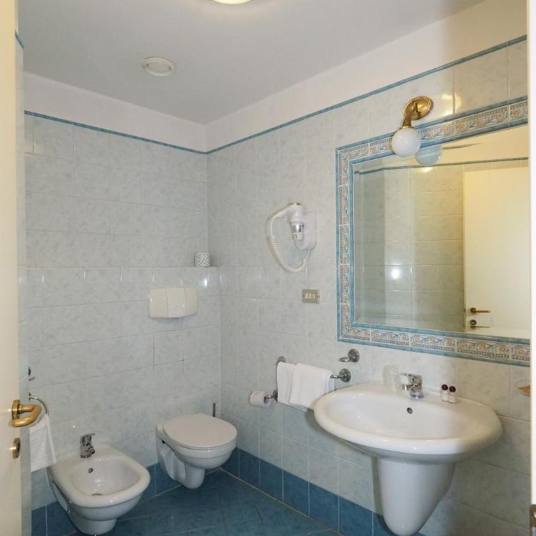 Hotel Laura - Standard Double Room - 4