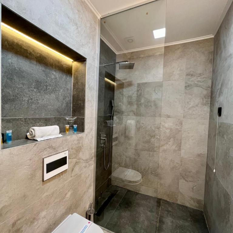 Capital Hotel Garni - Superior Dvokrevetna Soba sa Bračnim Krevetom/Zasebnim Krevetima - 5