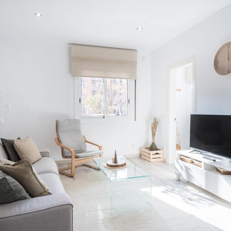 Apartment Next to Sagrada Familia, the Essence of Barcelona - Apartment - 2