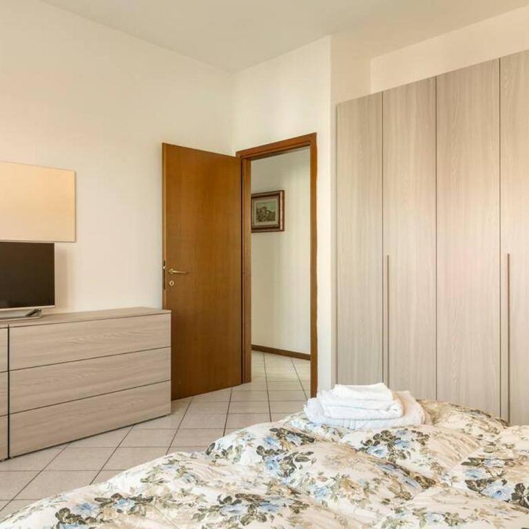 Chic Italian Escape - Casa Vacanze Lorusso - Three-Bedroom Apartment - 34