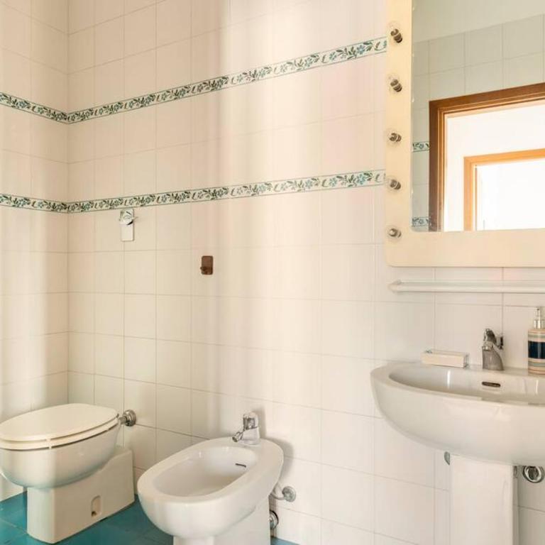 Chic Italian Escape - Casa Vacanze Lorusso - Three-Bedroom Apartment - 33