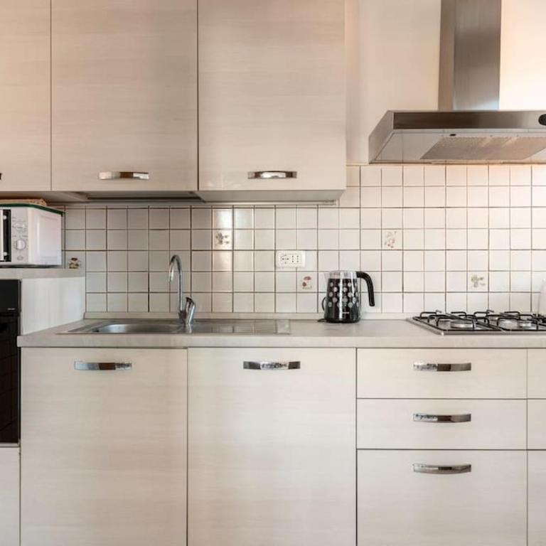 Chic Italian Escape - Casa Vacanze Lorusso - Three-Bedroom Apartment - 23