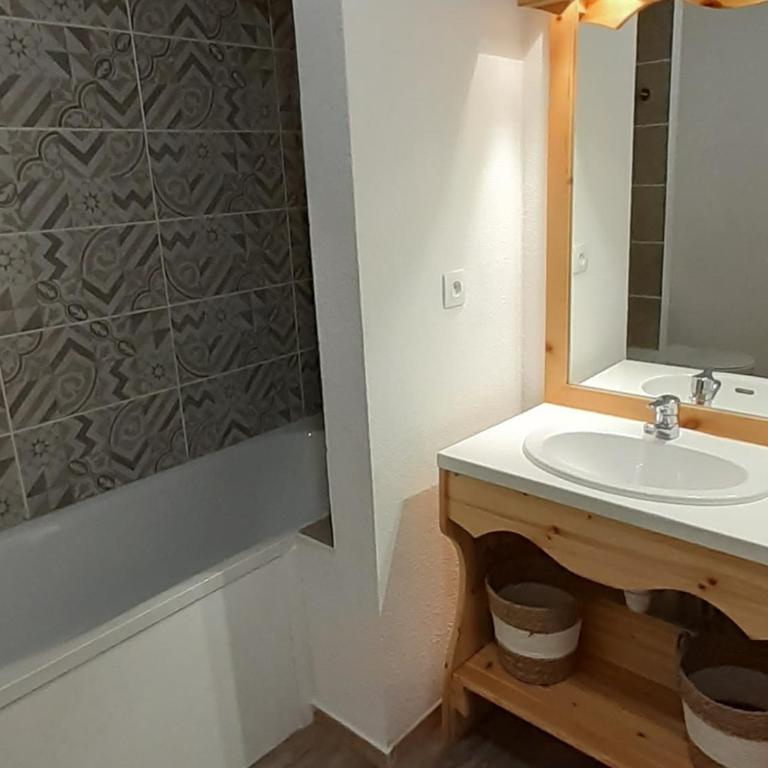 Appartement 6 pers. avec balcon à 30m du télécabine, Modane - FR-1-265-333 - Appartement (6 Adultes) - 6