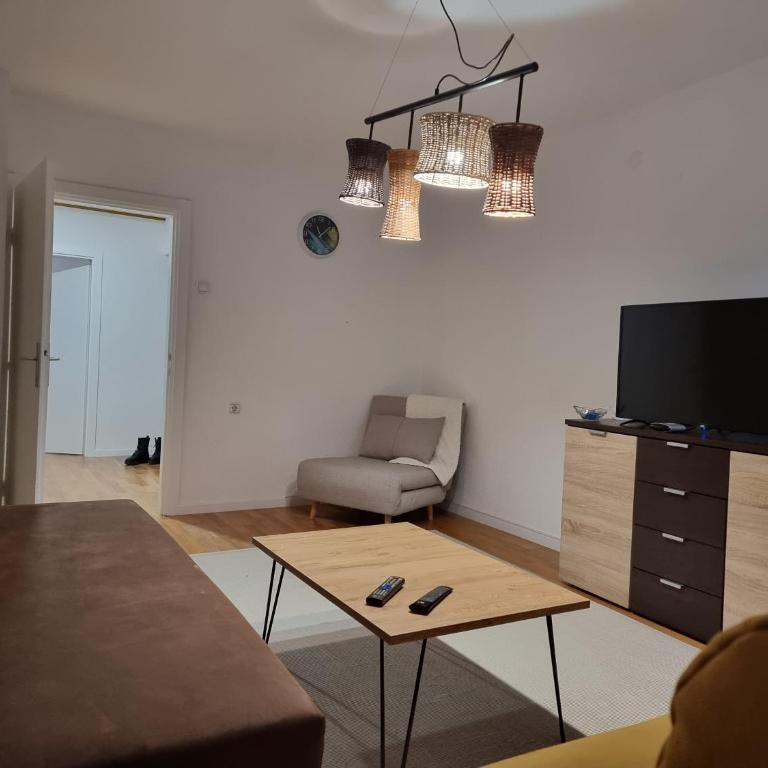 Dino's spacious place - Two-Bedroom Apartment - 19