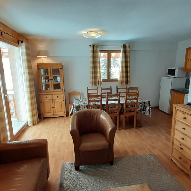 Spacieux appartement 4 pièces pour 8 pers, au cœur de la station, proche télécabine et commerces - FR-1-265-64 - Appartement (8 Adultes) - 8