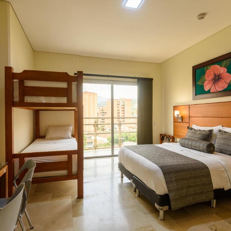 Hotel Dorado La 70 - Family Room with Balcony - 9