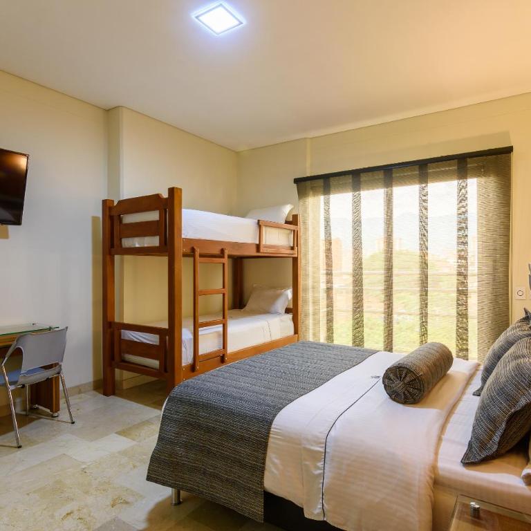 Hotel Dorado La 70 - Family Room with Balcony - 7