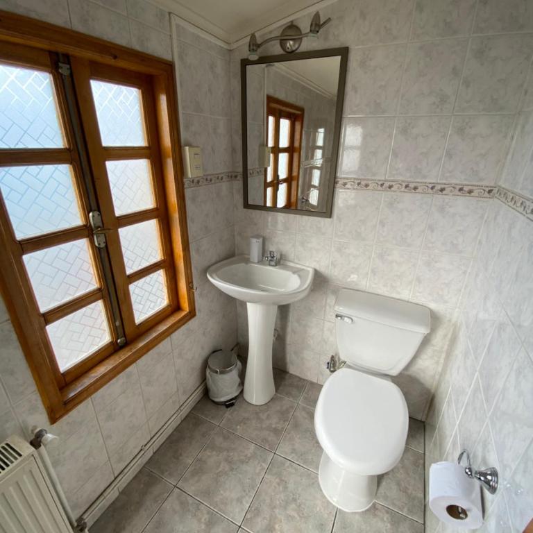 Kawi Hotel - Double Room with Private Bathroom - 5