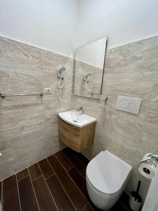 5 Vatican Rooms - Camera Economy Doppia con Letti Singoli con Letto a Castello - 15