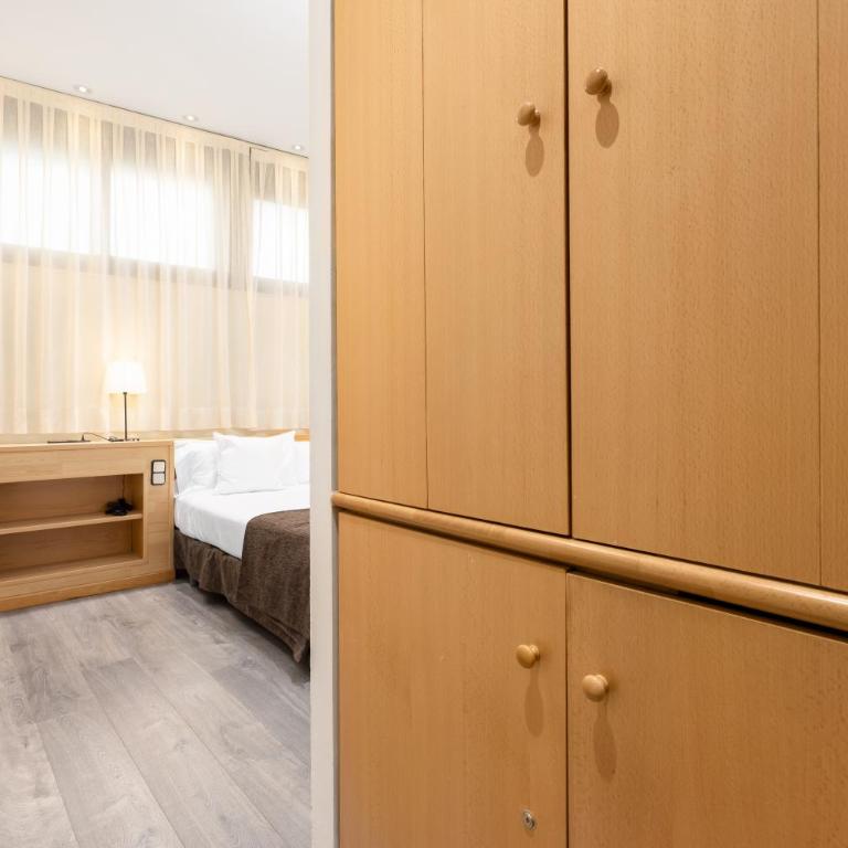 Apartamentos DV - Double Room with Private Bathroom - 4