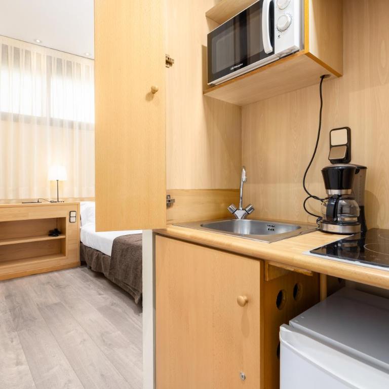 Apartamentos DV - Double Room with Private Bathroom - 6