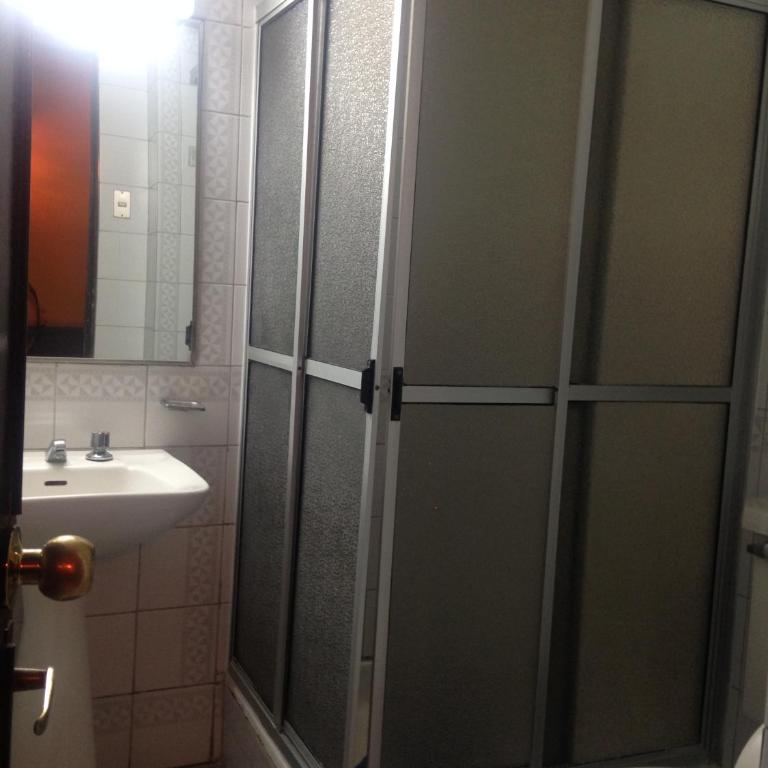 Hotel La Castellana - Habitación Individual con baño privado externo - 2