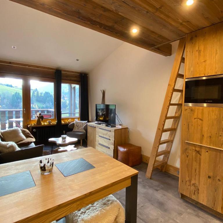 T2 + Coin Nuit 6 Pers, Sud, Wifi, La Clusaz - FR-1-437-99 - Appartement - 2