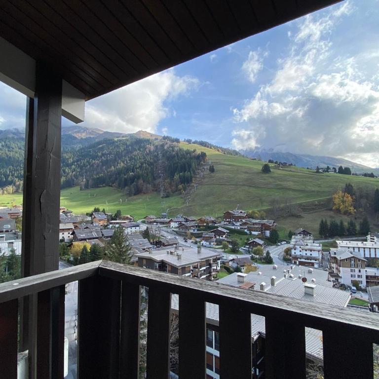 T2 + Coin Nuit 6 Pers, Sud, Wifi, La Clusaz - FR-1-437-99 - Appartement - 10